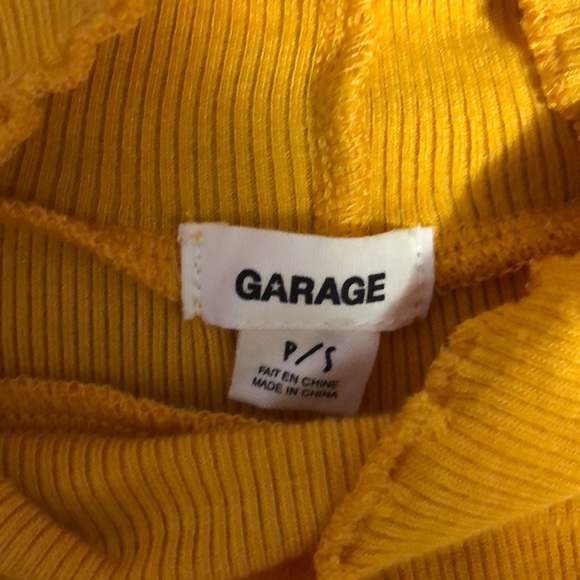 Mustard yellow mock neck stretchy t-shirt - Picture 4 of 4
